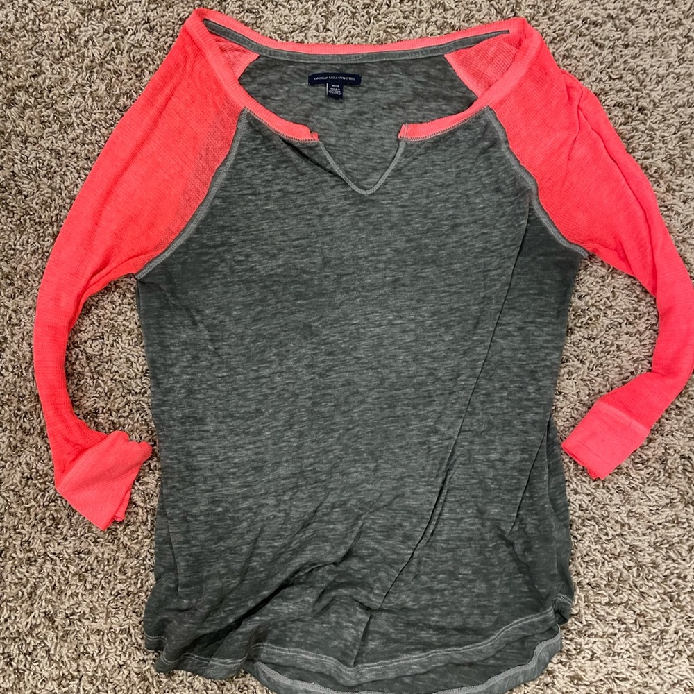 American Eagle Medium top